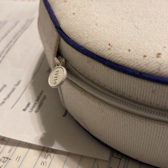 COPY - CLOTH STORAGE BOX ZIPPER CLOSING ROUND SHAPE WHITE WITH DARK BLUE PIPING - Picture 4 of 5